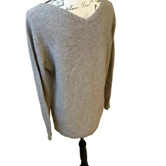 QUINN Cashmere Sweater - Picture 4 of 12